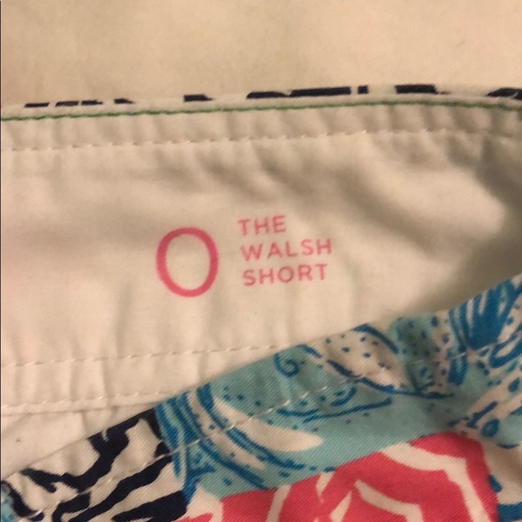 Multi-print lilly Pulitzer shorts - Picture 2 of 3